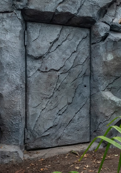 Tür in Felsoptik von BUCHELE im Terra Australis der Wilhelma Stuttgart