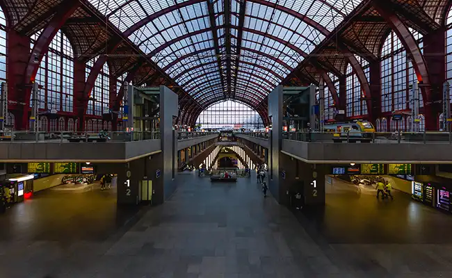 Historic station concourse with steel and glass roof and several levels