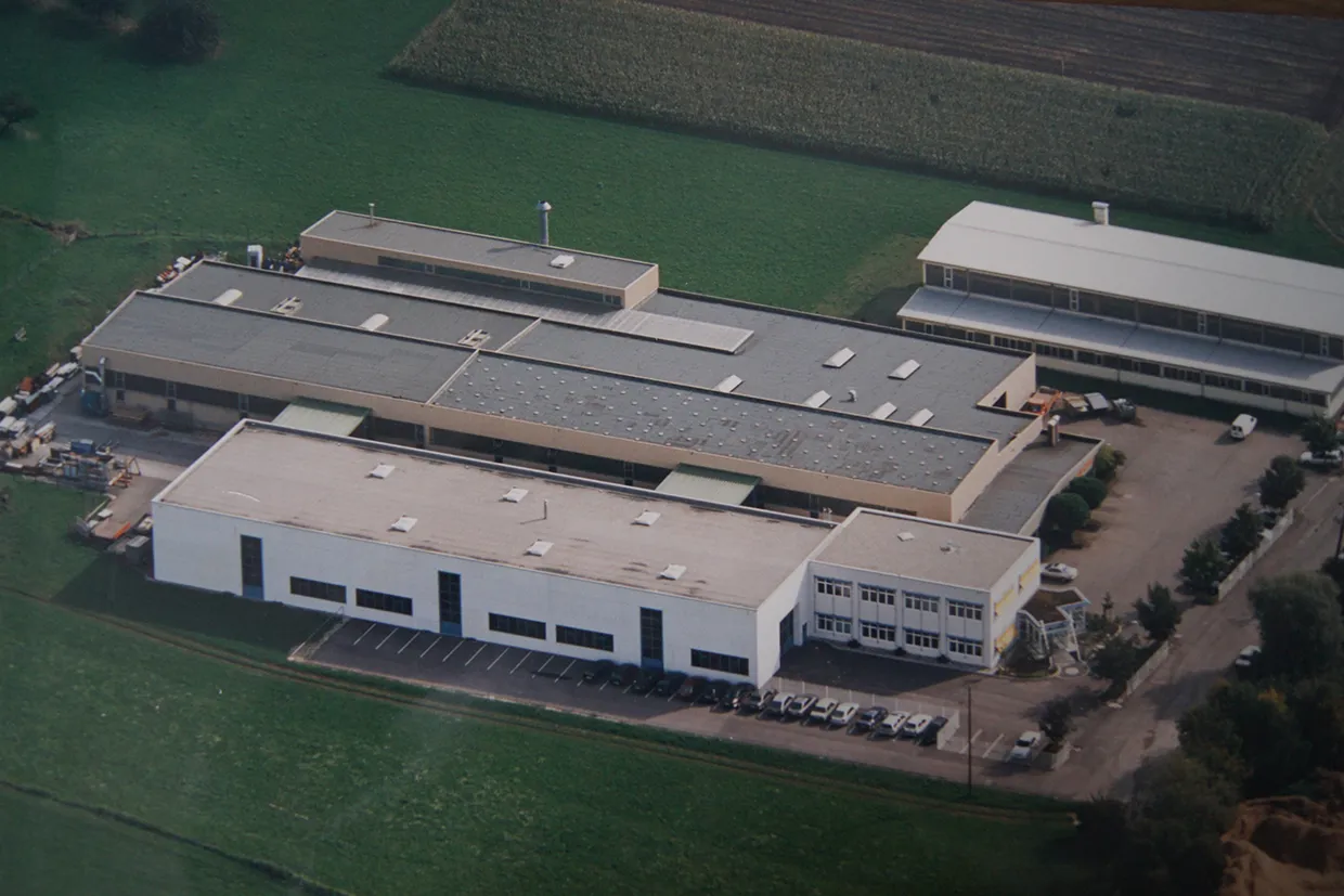 Aerial view of the extended Buchele plant in Ebersbach, 1998