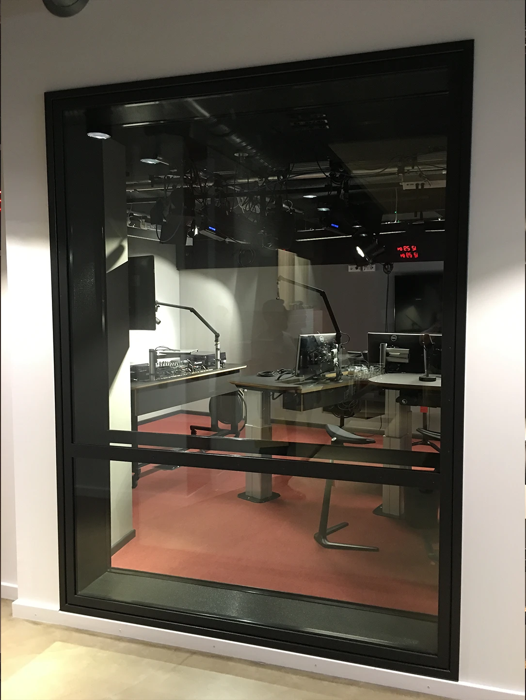 Sound insulation window by BUCHELE with view into a radio studio