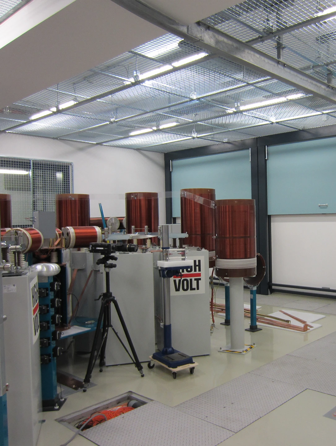 Lift gate by BUCHELE in a high-voltage test hall with test equipment